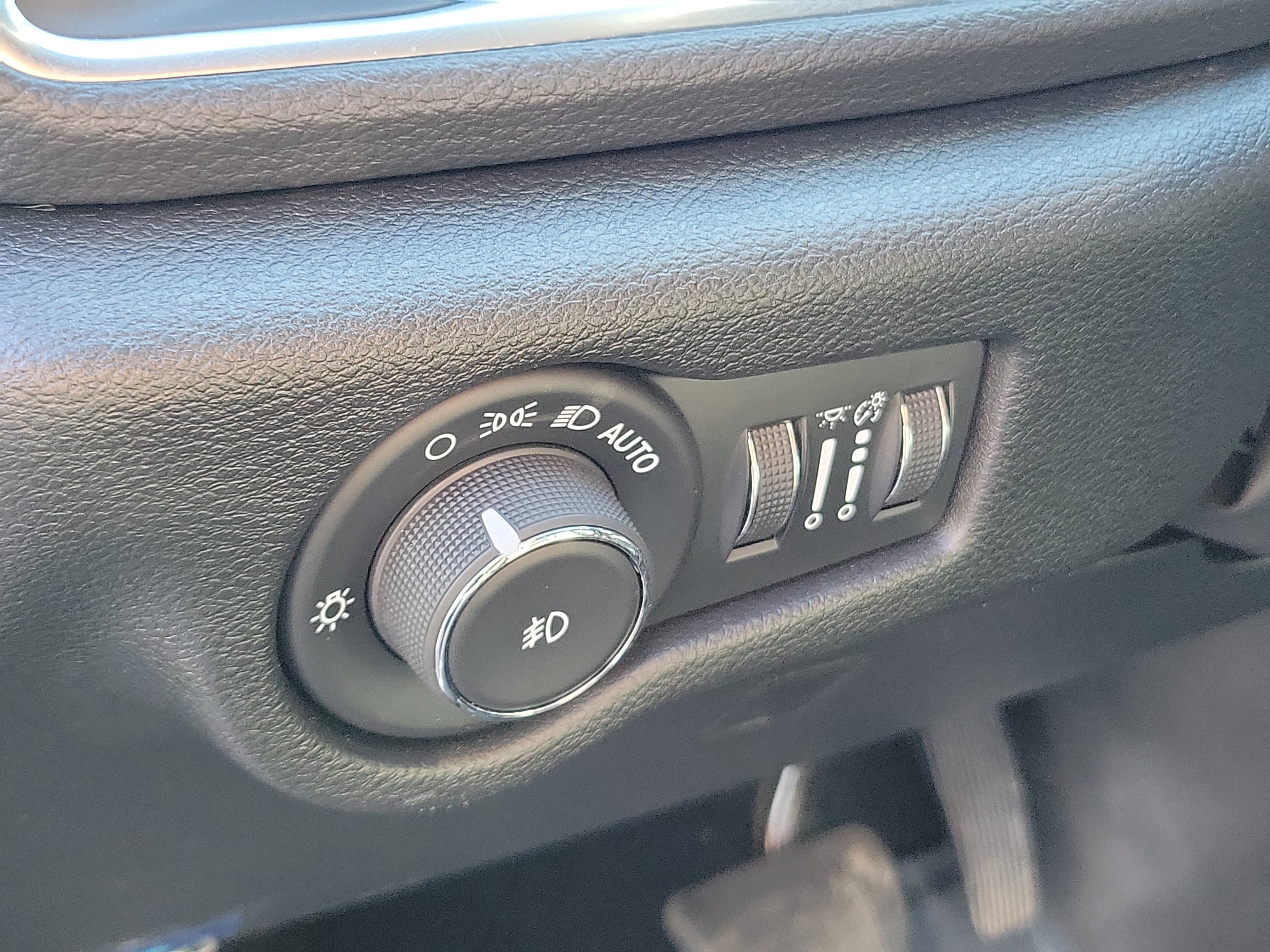 Used 2025 Chrysler Pacifica Limited image 19