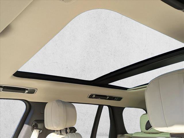 New 2026 Land Rover Range Rover SE image 14