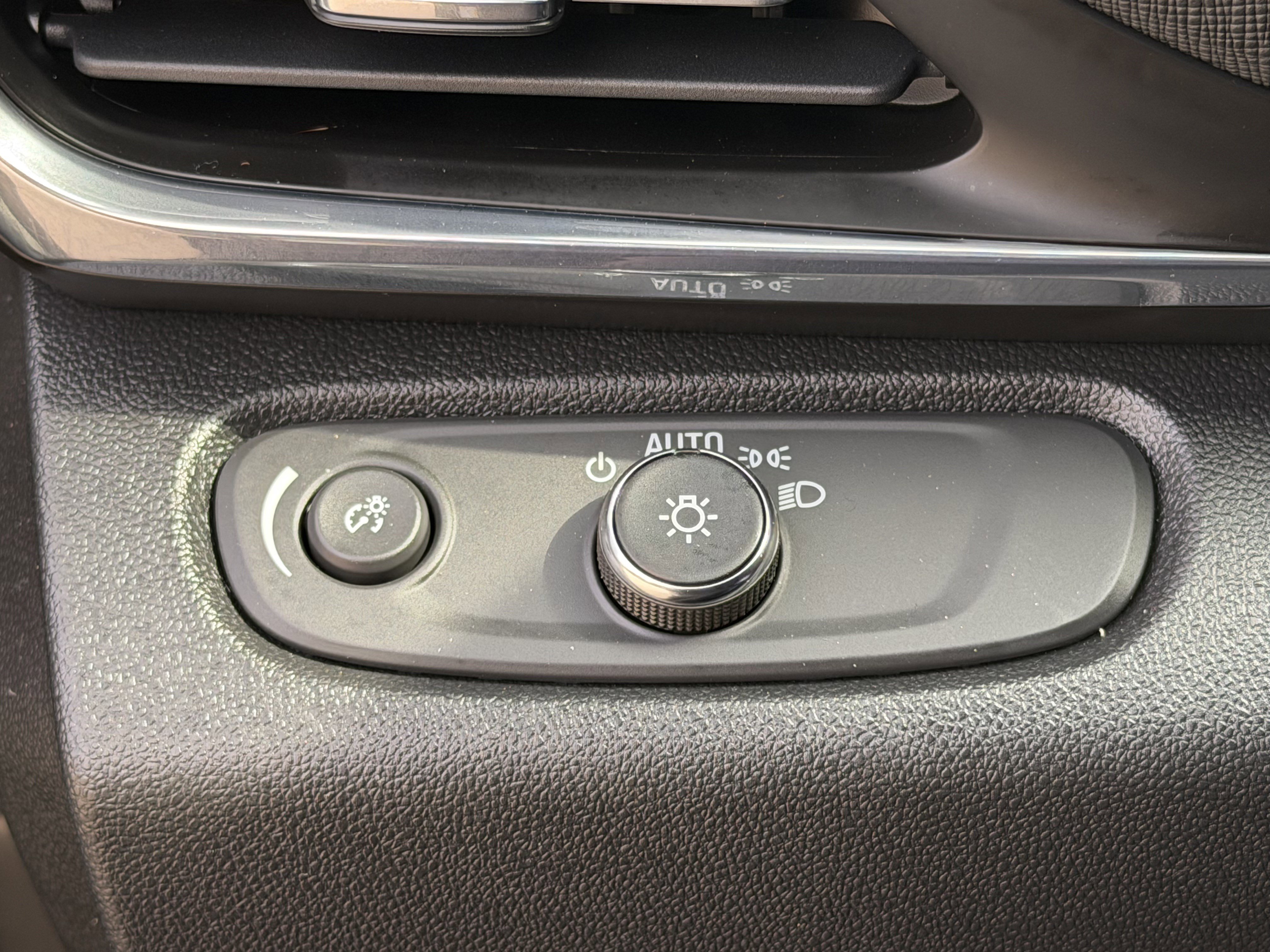 Used 2025 Buick Envista Preferred w/ Convenience II Package image 23