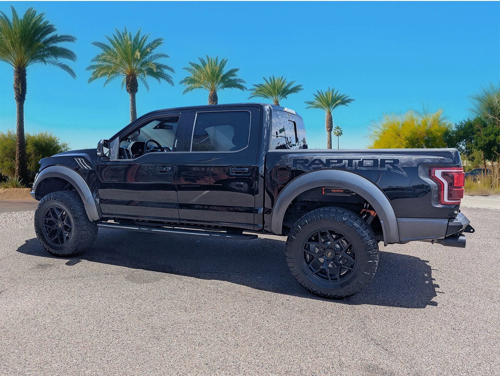 Used 2018 Ford F150 Raptor w/ Equipment Group 802A Luxury AWD/4WD image 3