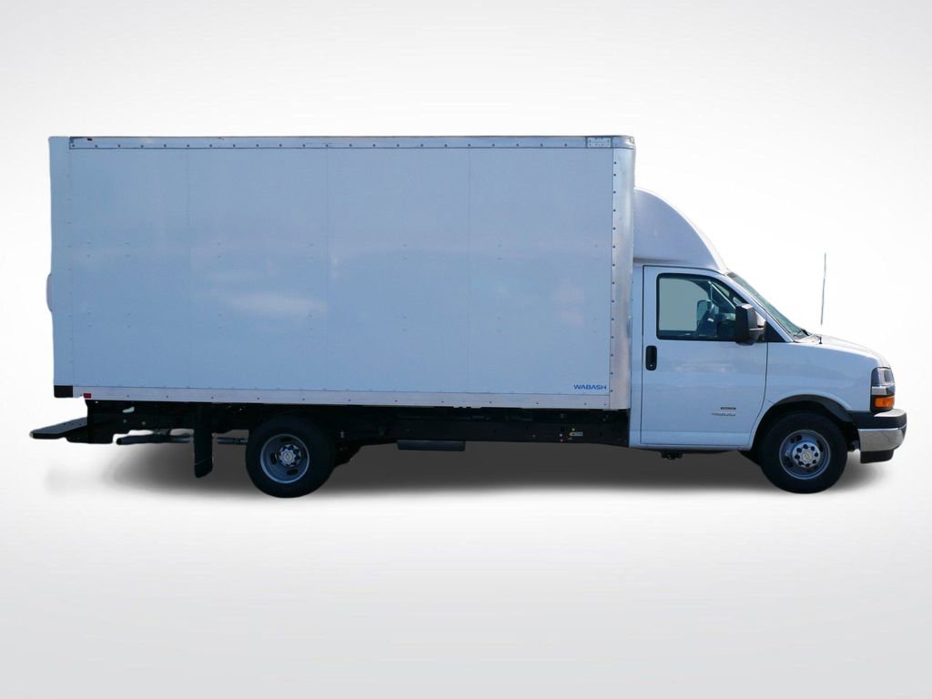 New 2025 Chevrolet Express 4500 Extended w/ Power Convenience Package RWD video 2