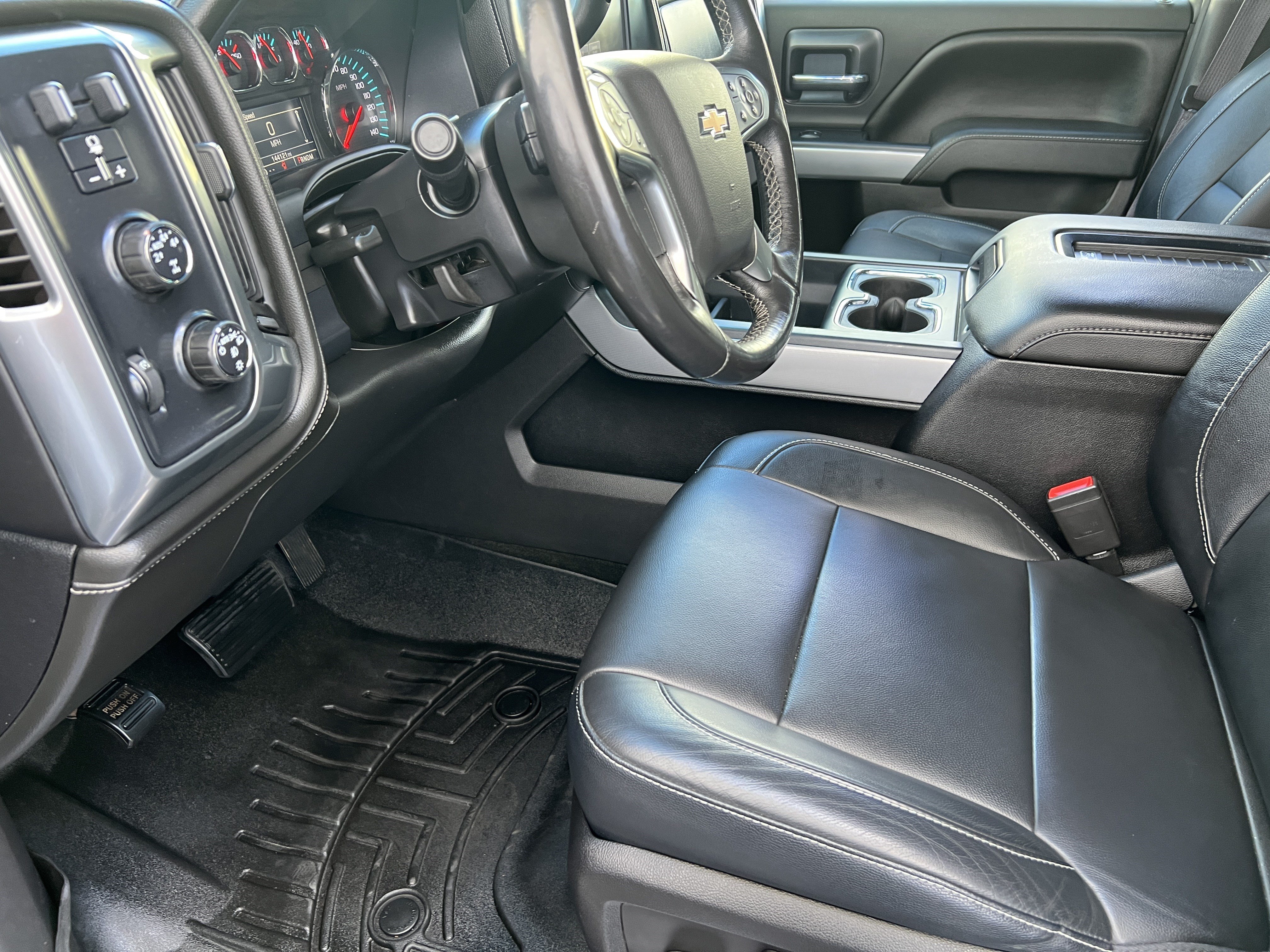 Used 2016 Chevrolet Silverado 1500 LTZ Z71 w/ LTZ Plus Package AWD/4WD image 14
