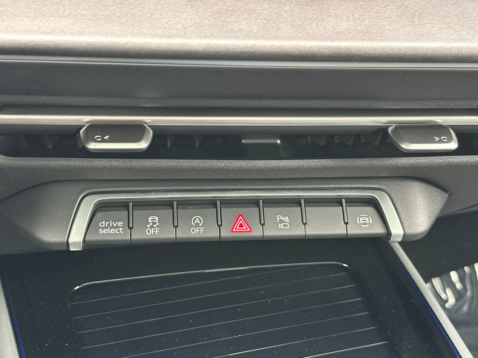 New 2026 Audi Q3 quattro 2.0T AWD/4WD image 21