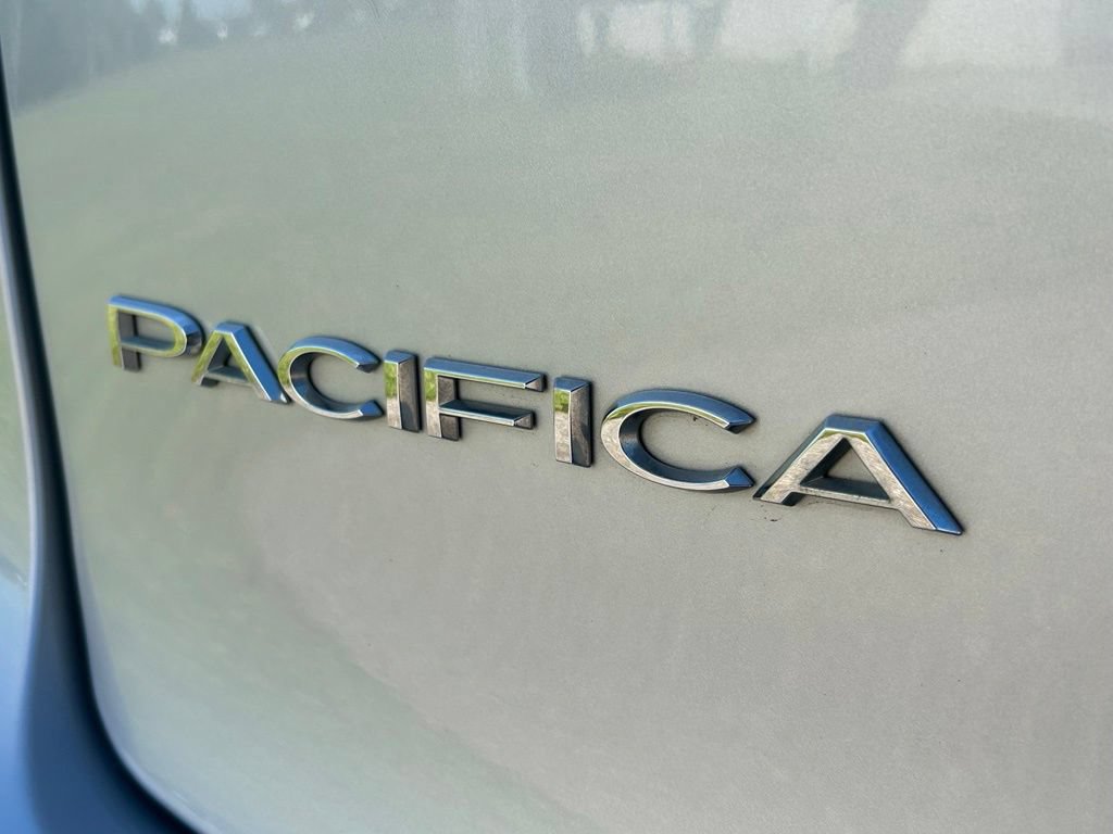 Used 2023 Chrysler Pacifica Touring-L FWD image 45