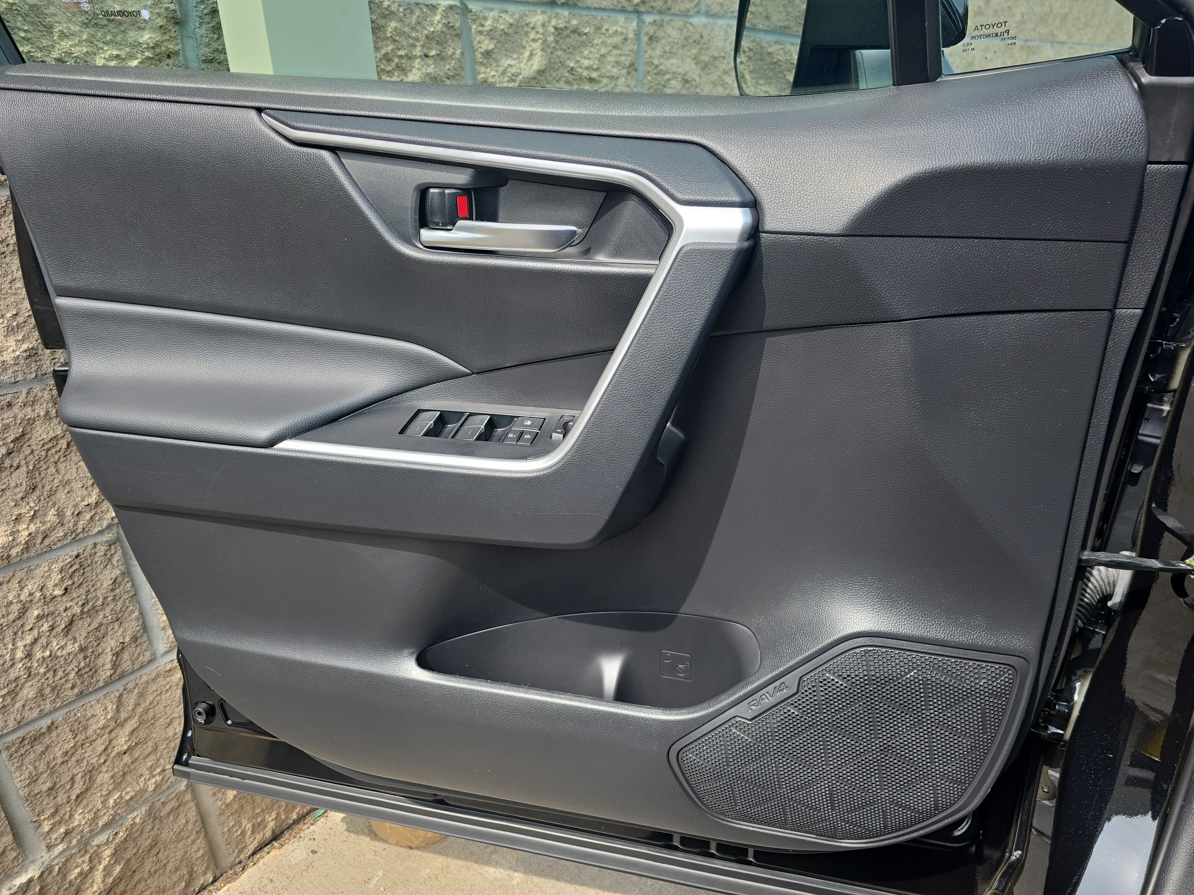 Used 2025 Toyota RAV4 XLE w/ Convenience Package FWD image 26