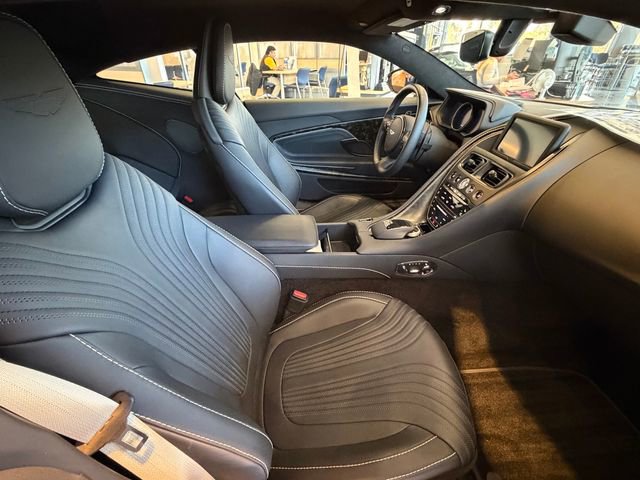 Used 2023 Aston Martin DB11 Coupe image 18