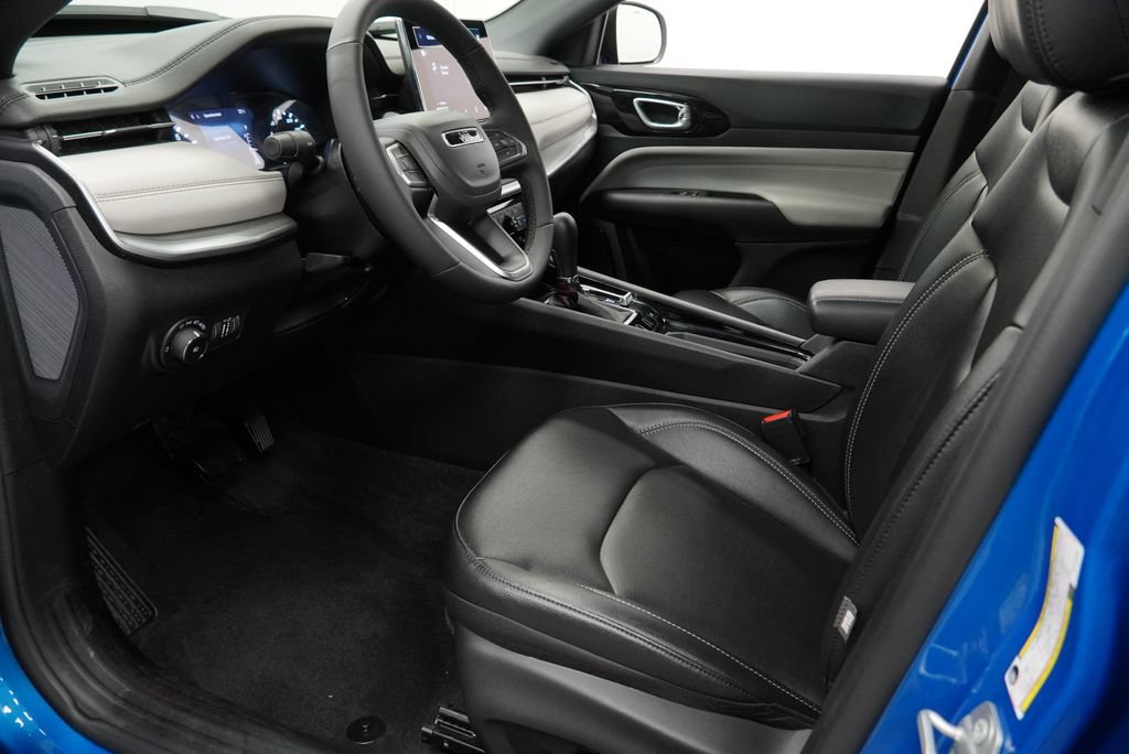 Certified 2026 Jeep Compass Limited AWD/4WD image 17