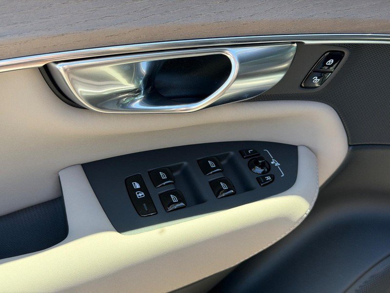 New 2026 Volvo XC90 T8 Plus w/ Protection Package AWD/4WD image 9