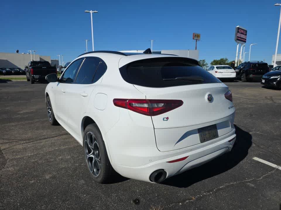 Used 2023 Alfa Romeo Stelvio Ti AWD/4WD image 3