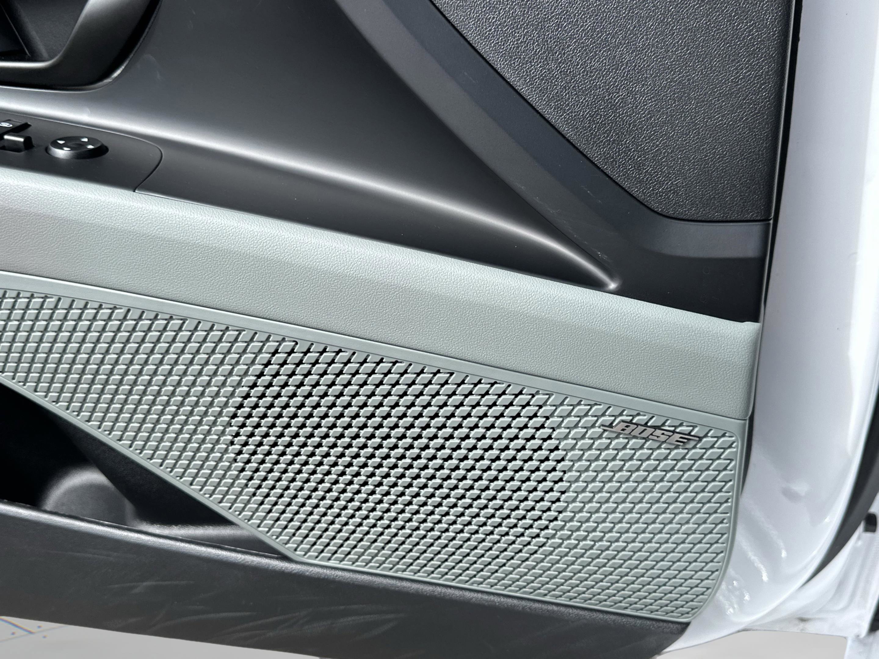 Used 2025 Hyundai Elantra Limited image 24