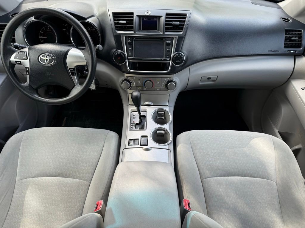 Used 2013 Toyota Highlander Plus AWD/4WD image 11