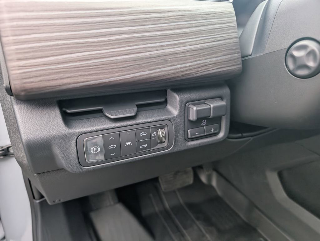 Used 2025 GMC Sierra EV Denali image 16