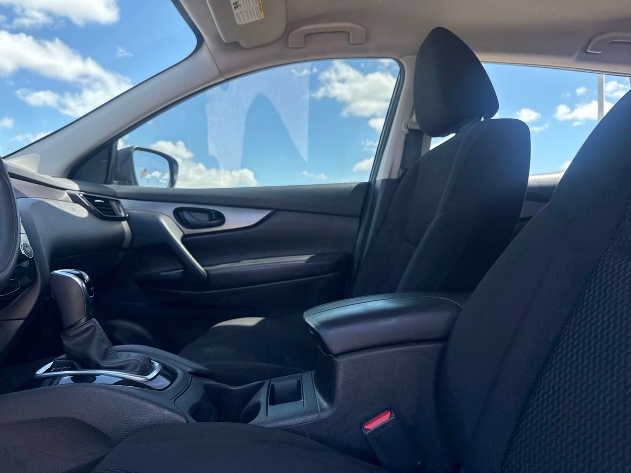 Used 2020 Nissan Rogue Sport S AWD/4WD image 38