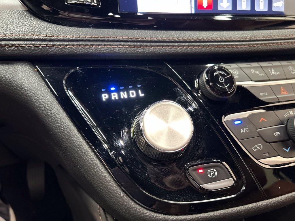 Used 2025 Chrysler Pacifica Pinnacle FWD image 25