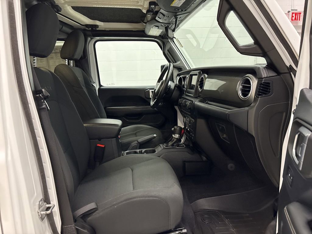 Used 2019 Jeep Wrangler Unlimited Sahara w/ Cold Weather Group image 28