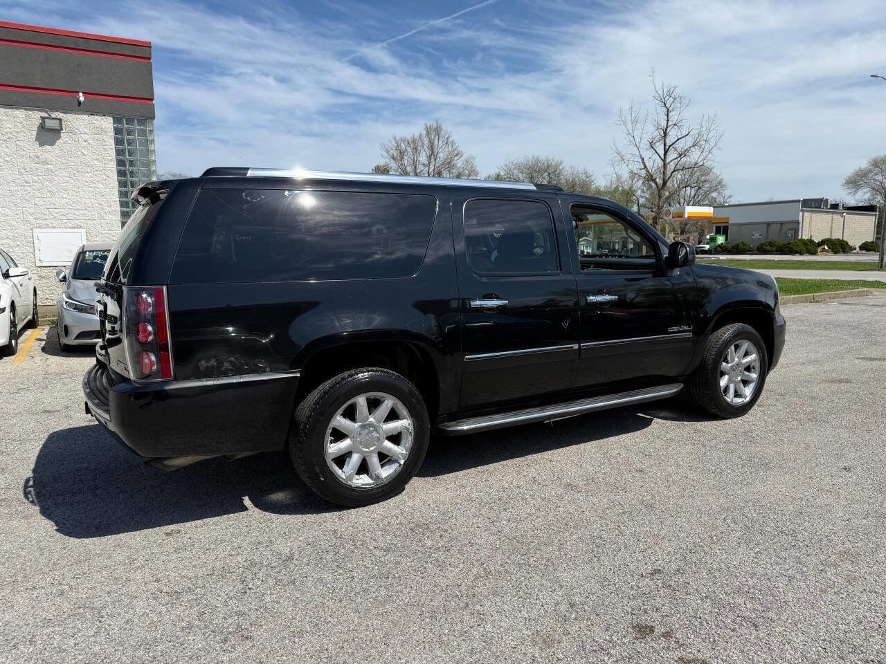 Used 2012 GMC Yukon XL Denali image 16