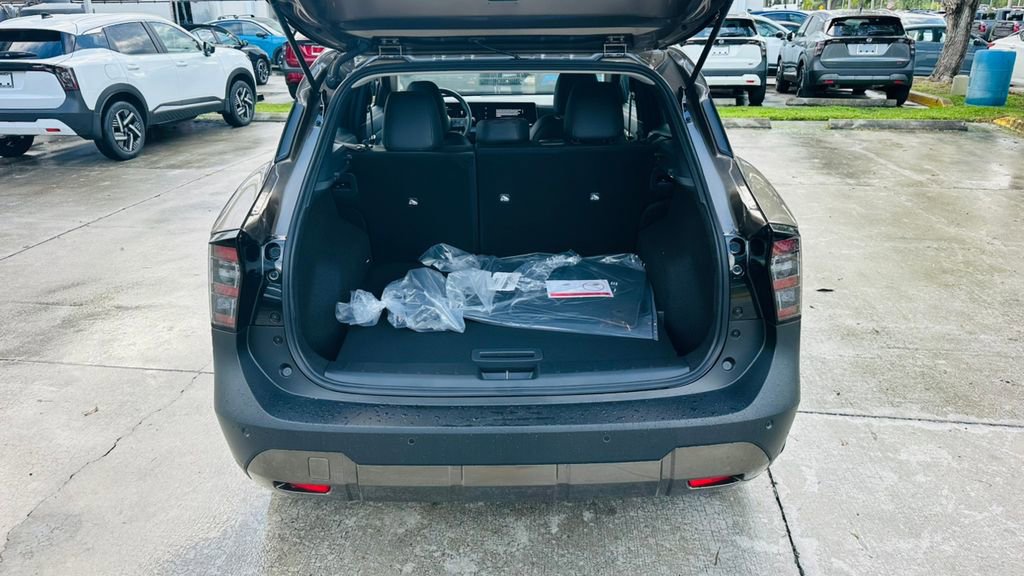 New 2026 Nissan Kicks SR FWD image 29