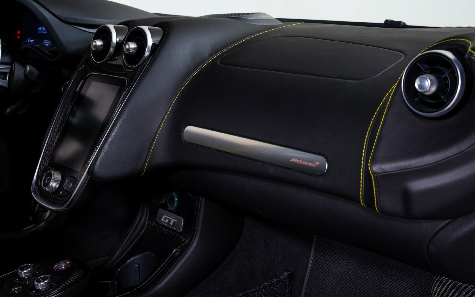 Used 2022 McLaren GT RWD image 22