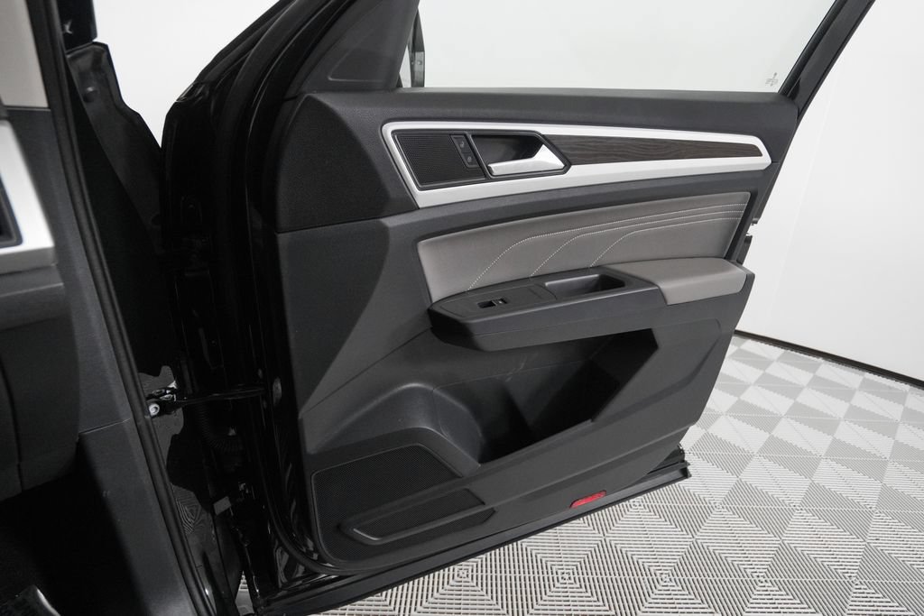 Used 2021 Volkswagen Atlas SE w/ Panoramic Sunroof Package FWD image 21