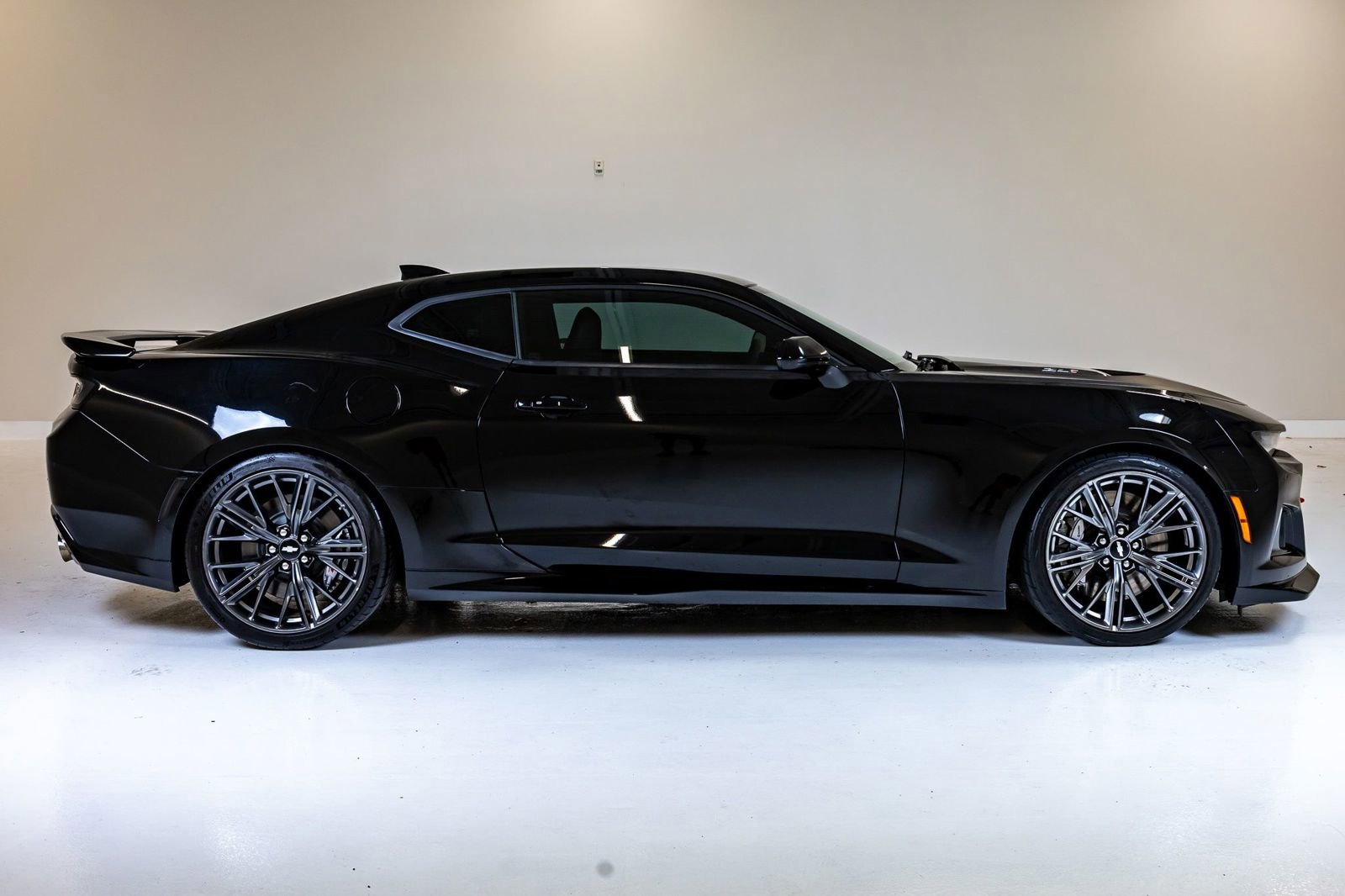 Used 2017 Chevrolet Camaro ZL1 RWD image 10