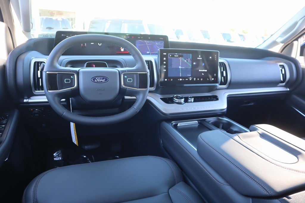 New 2025 Ford Expedition Active image 2