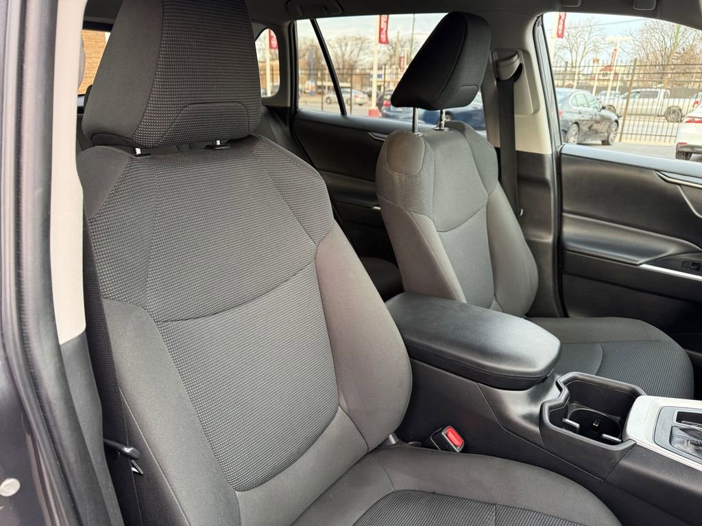 Used 2022 Toyota RAV4 LE image 18