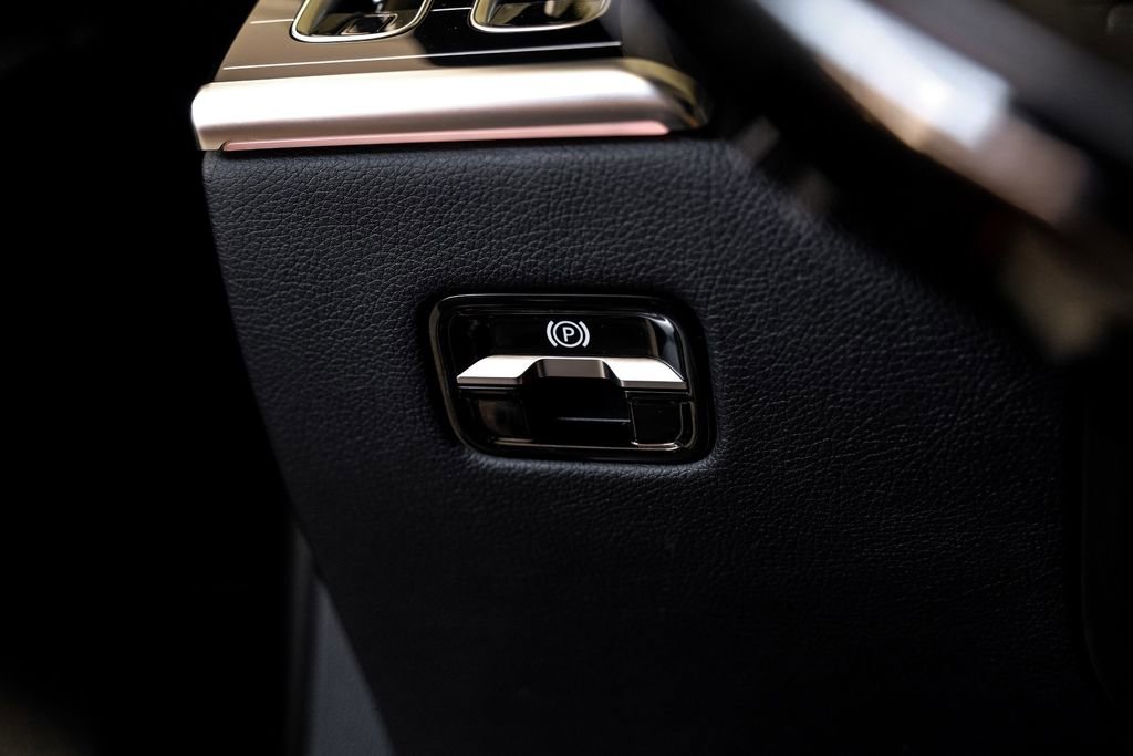 Used 2022 Mercedes-Benz S 580 4MATIC Sedan w/ AMG Line Package image 24