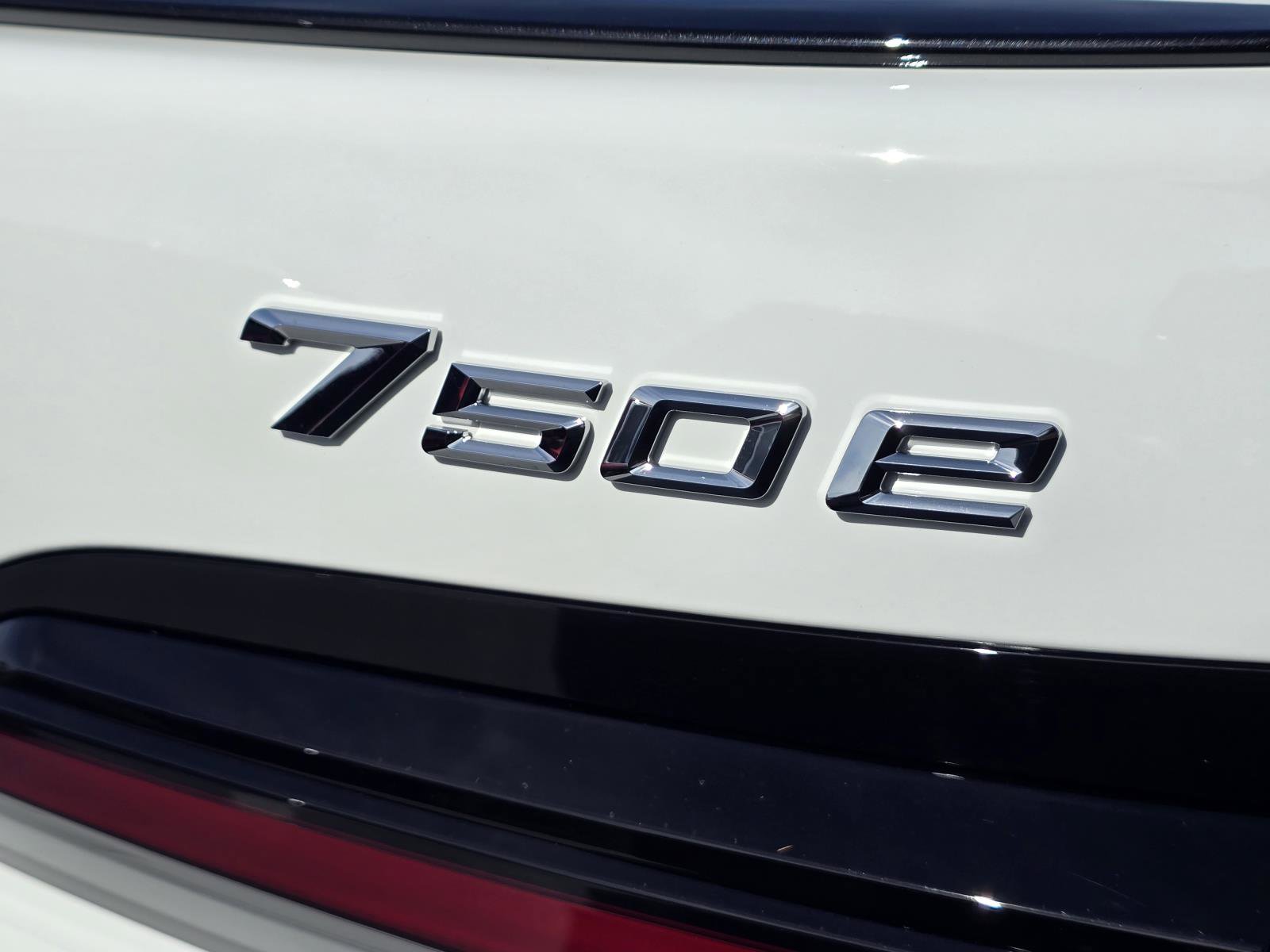 New 2026 BMW 750e xDrive image 5