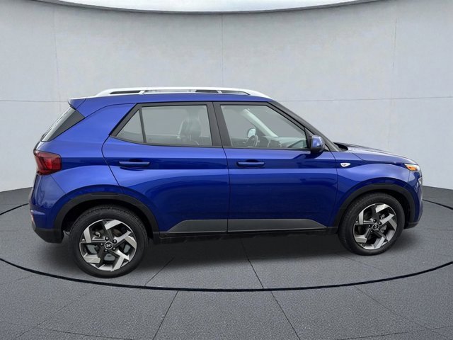Used 2022 Hyundai Venue Limited image 3