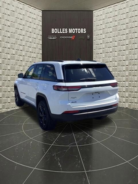 Certified 2023 Jeep Grand Cherokee Altitude AWD/4WD image 6