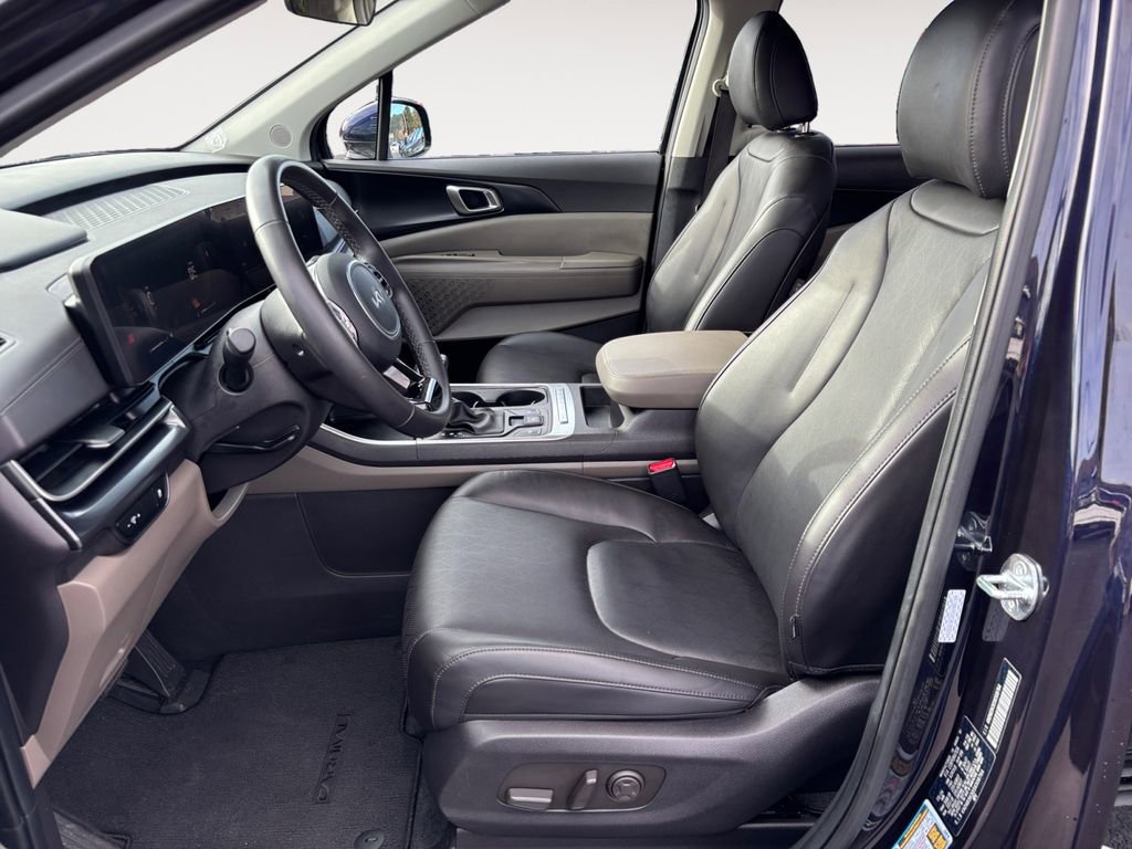 Used 2025 Kia Carnival FWD image 16