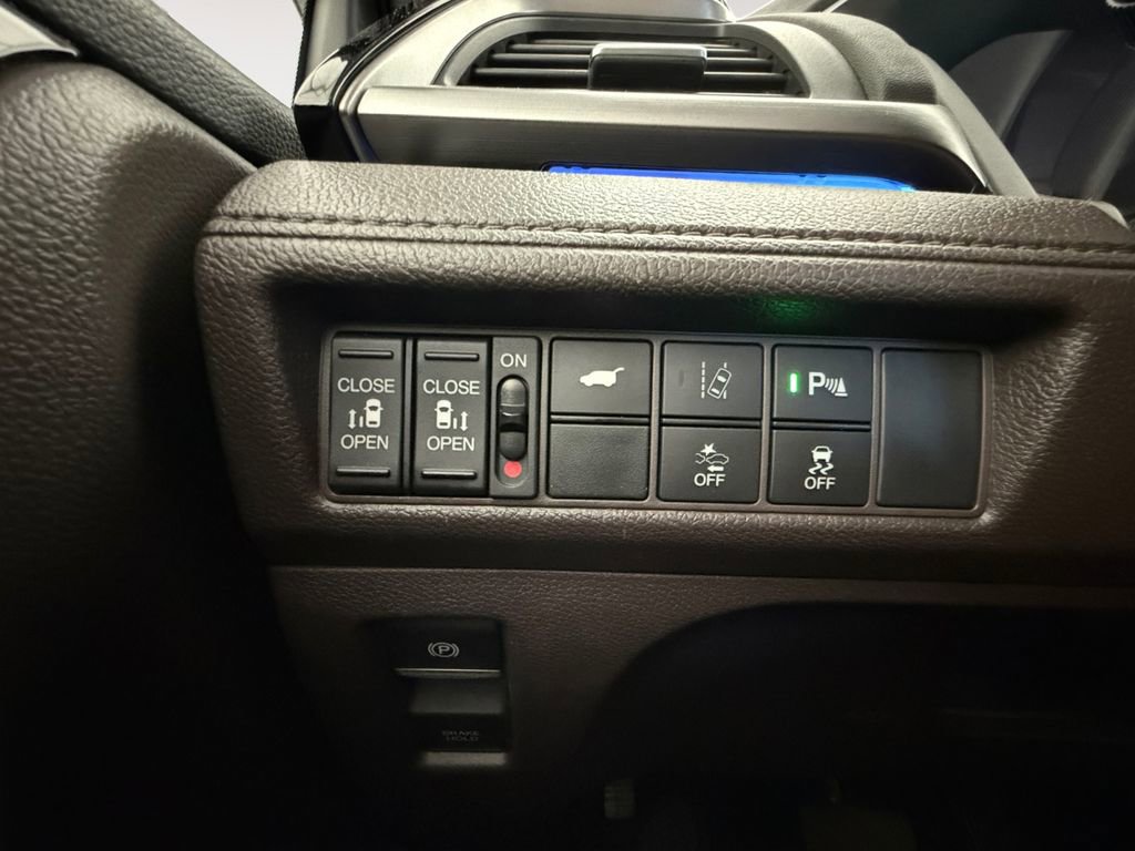 Used 2018 Honda Odyssey Elite image 17