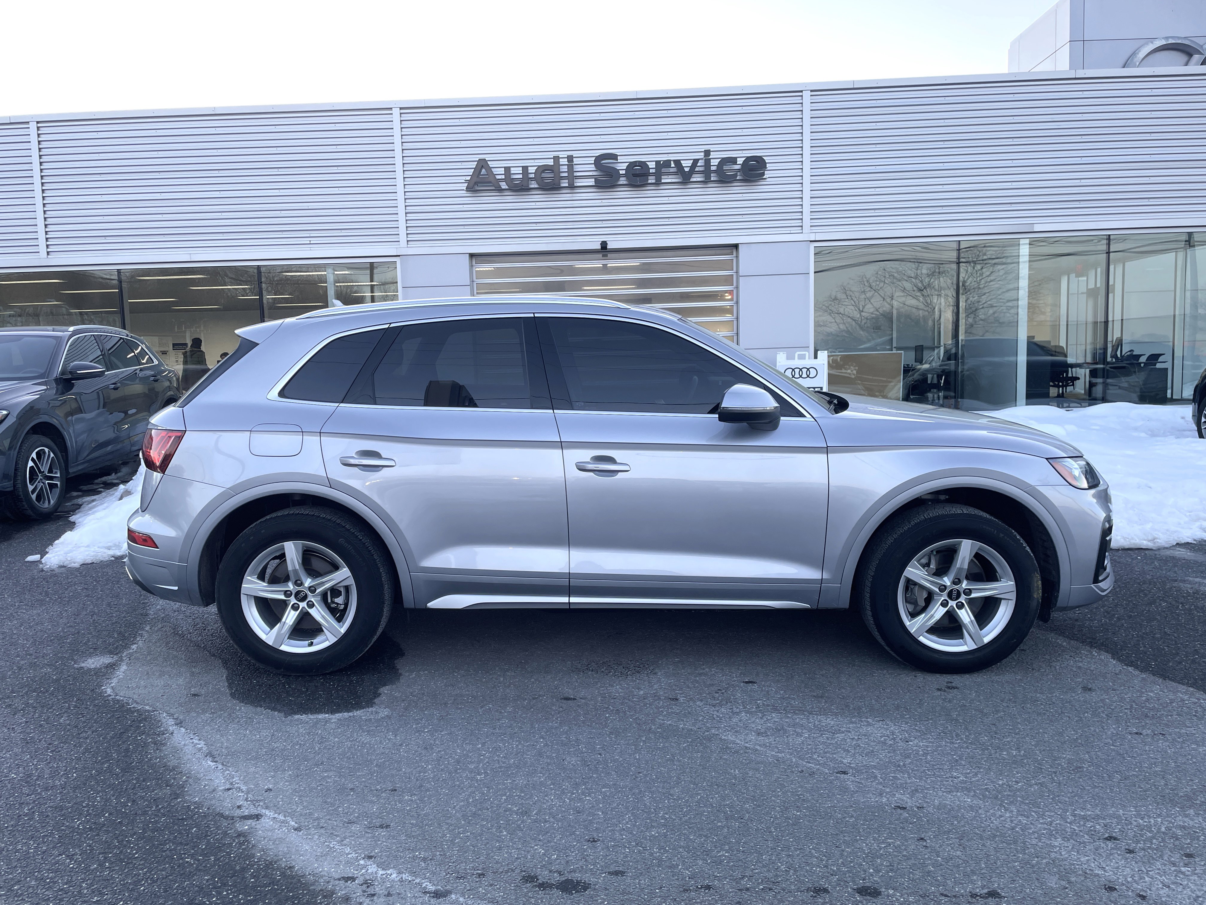 Certified 2023 Audi Q5 2.0T Premium w/ Convenience Package AWD/4WD image 3