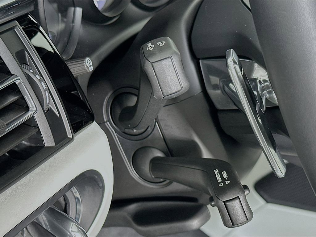 New 2025 Porsche Macan image 11