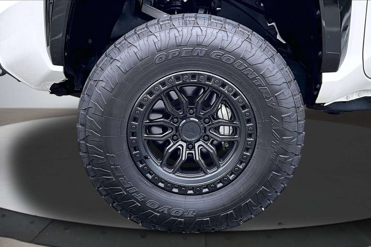 Used 2024 Toyota Tacoma TRD Sport AWD/4WD image 31