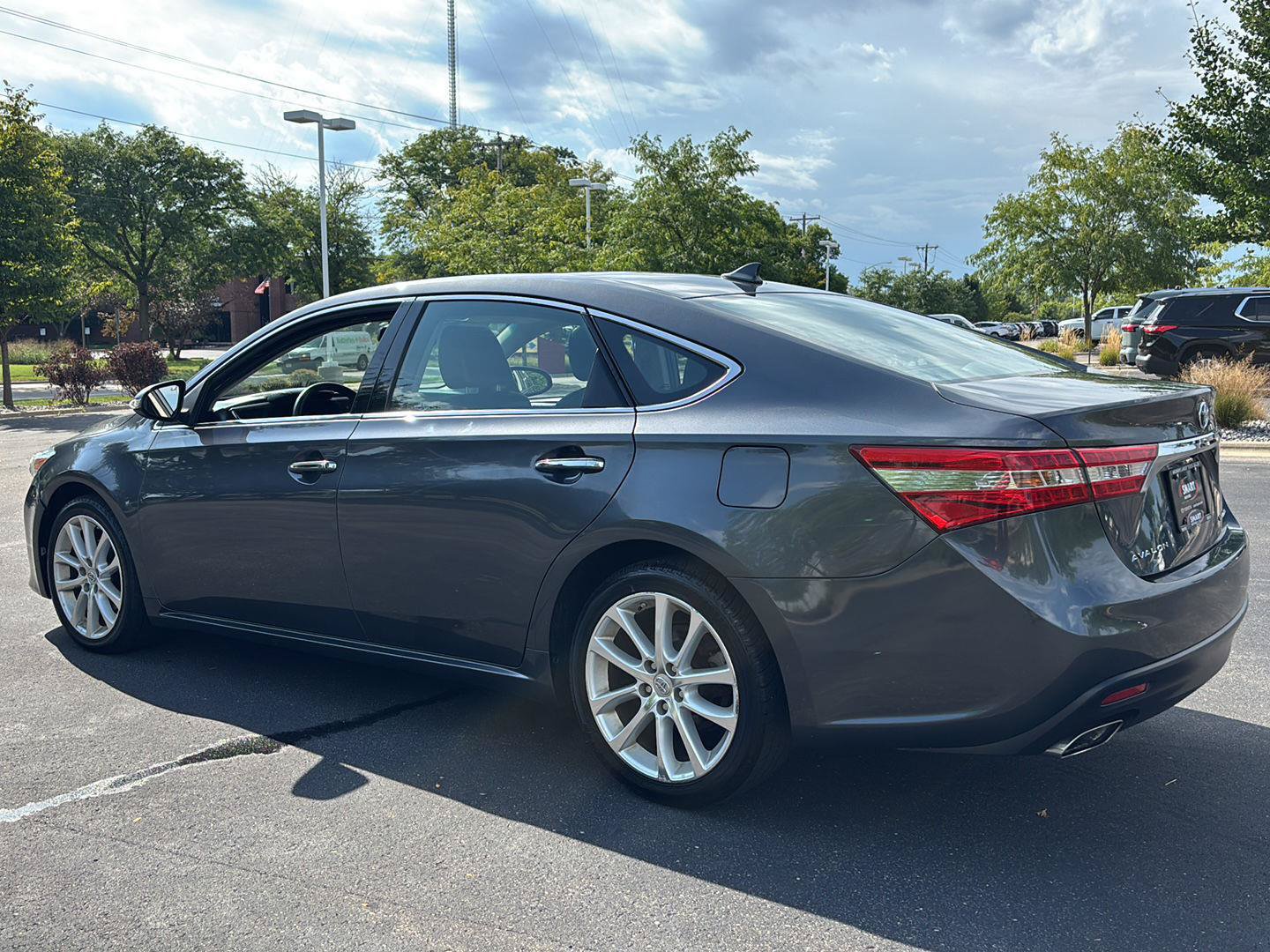 Used 2013 Toyota Avalon Limited w/ Technology Pkg FWD image 23