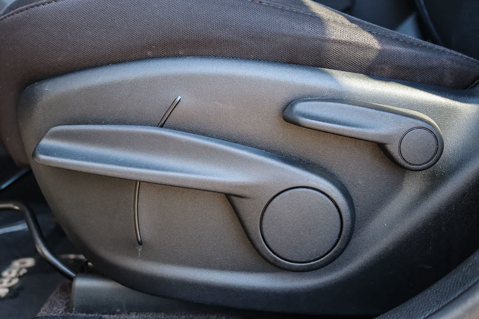 Used 2019 Jeep Cherokee Latitude w/ Popular Appearance Group FWD image 20