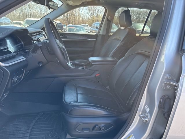 Used 2023 Jeep Grand Cherokee 4WD 4xe w/ Luxury Tech Group II image 13