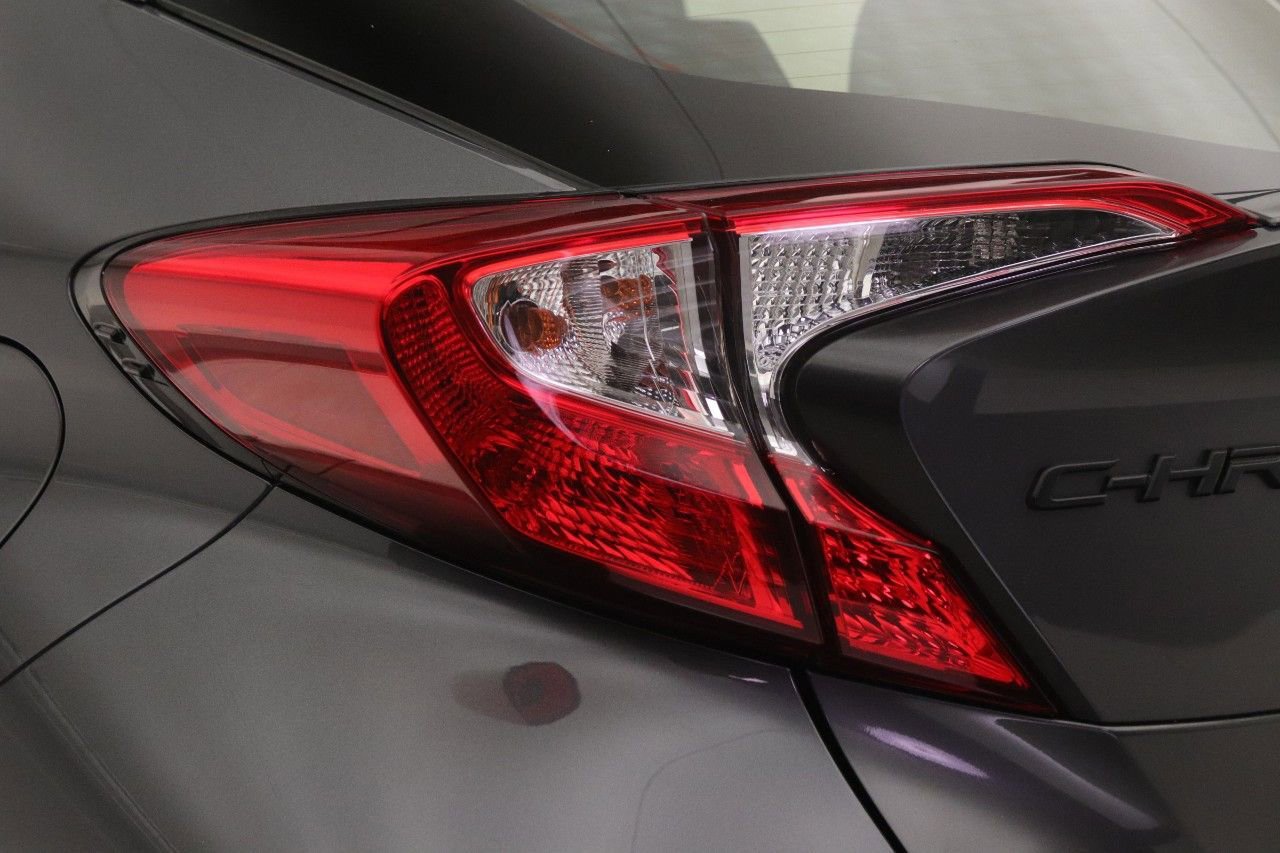 Used 2020 Toyota C-HR LE image 18