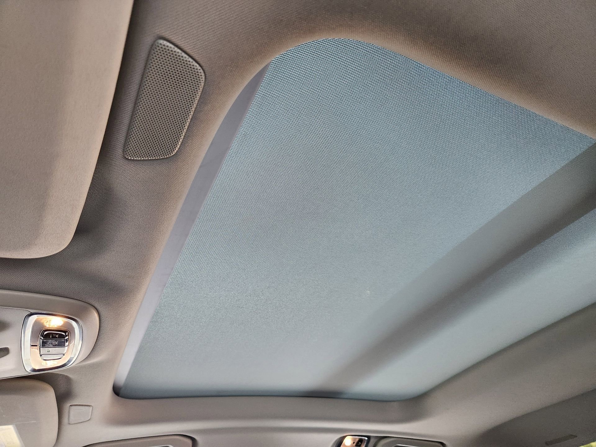 Used 2021 Volvo S60 T8 Inscription image 25