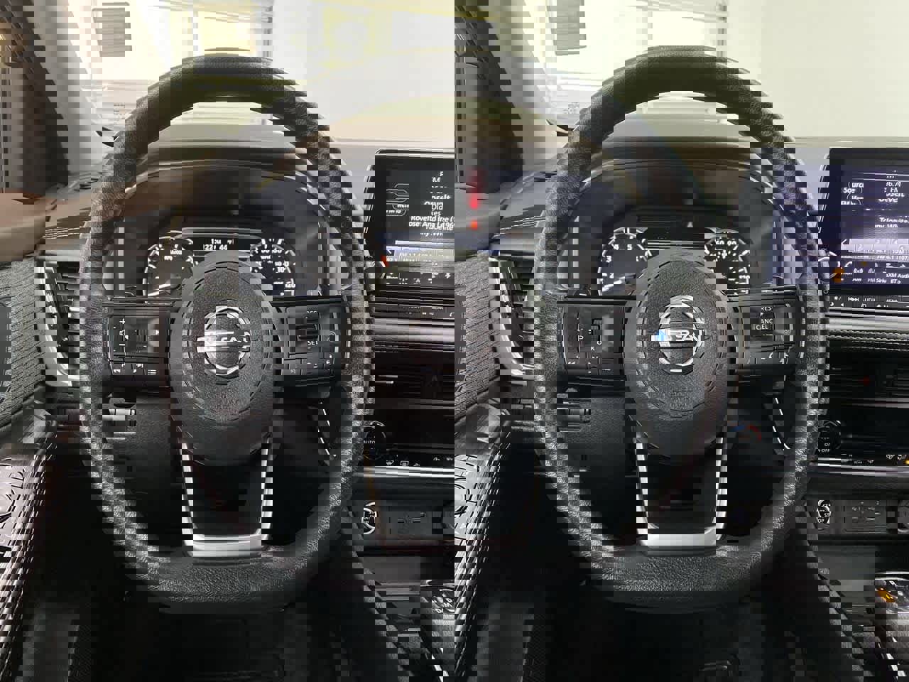 Used 2023 Nissan Rogue SV image 19