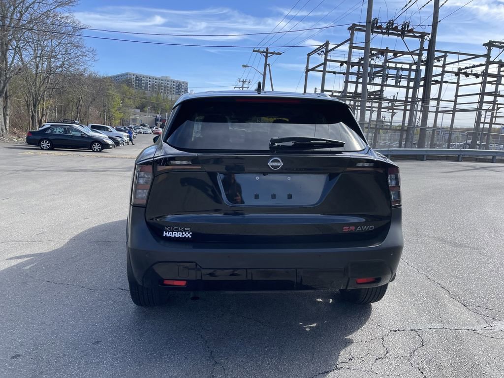 Used 2025 Nissan Kicks SR w/ SR Premium Package AWD/4WD image 4