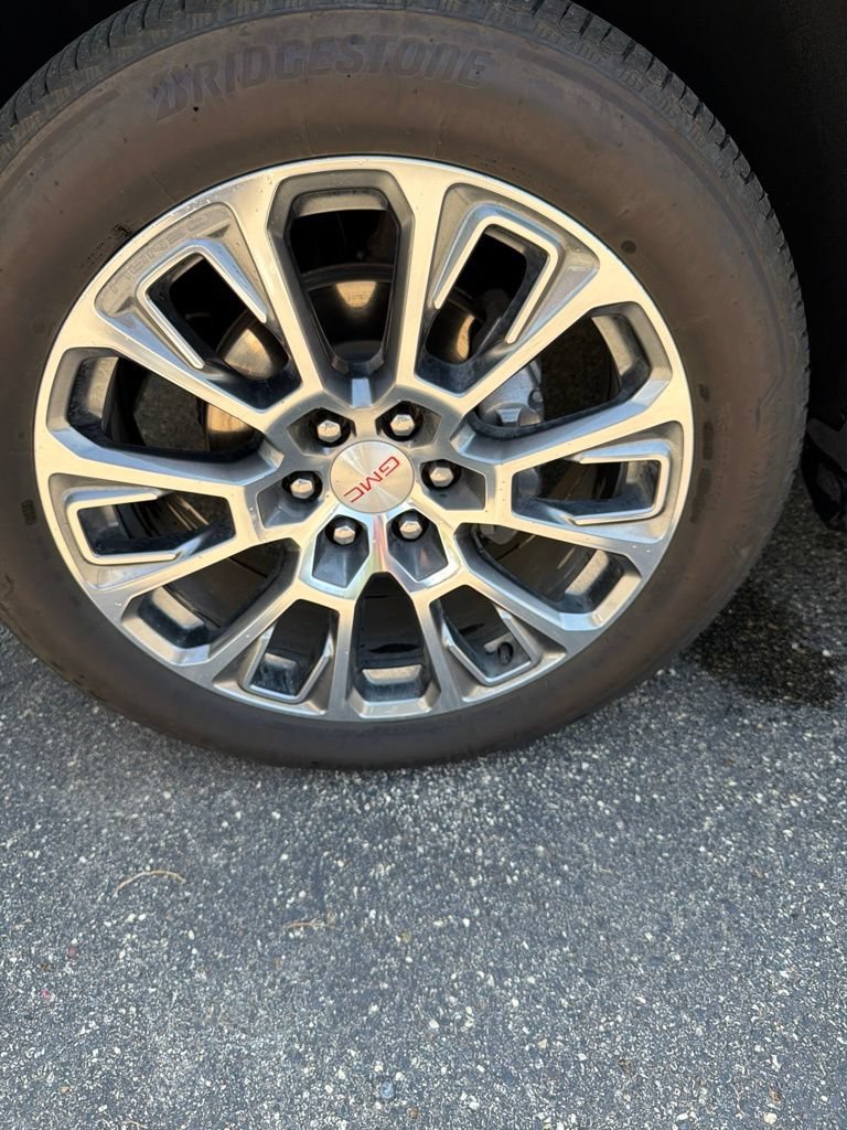 Used 2025 GMC Yukon XL Denali AWD/4WD image 7