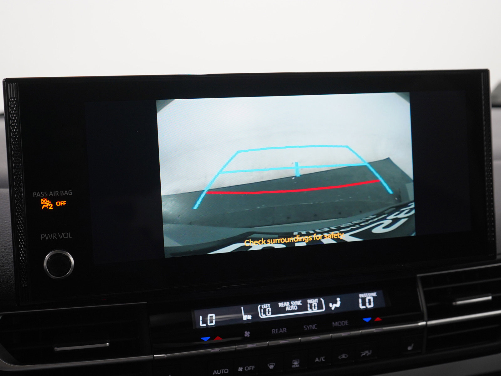 Used 2025 Toyota Sienna XLE FWD image 30