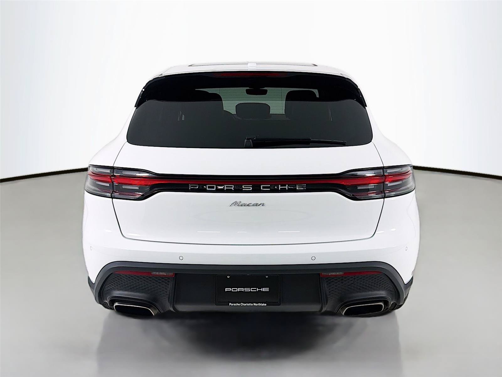 Certified 2022 Porsche Macan AWD/4WD image 25