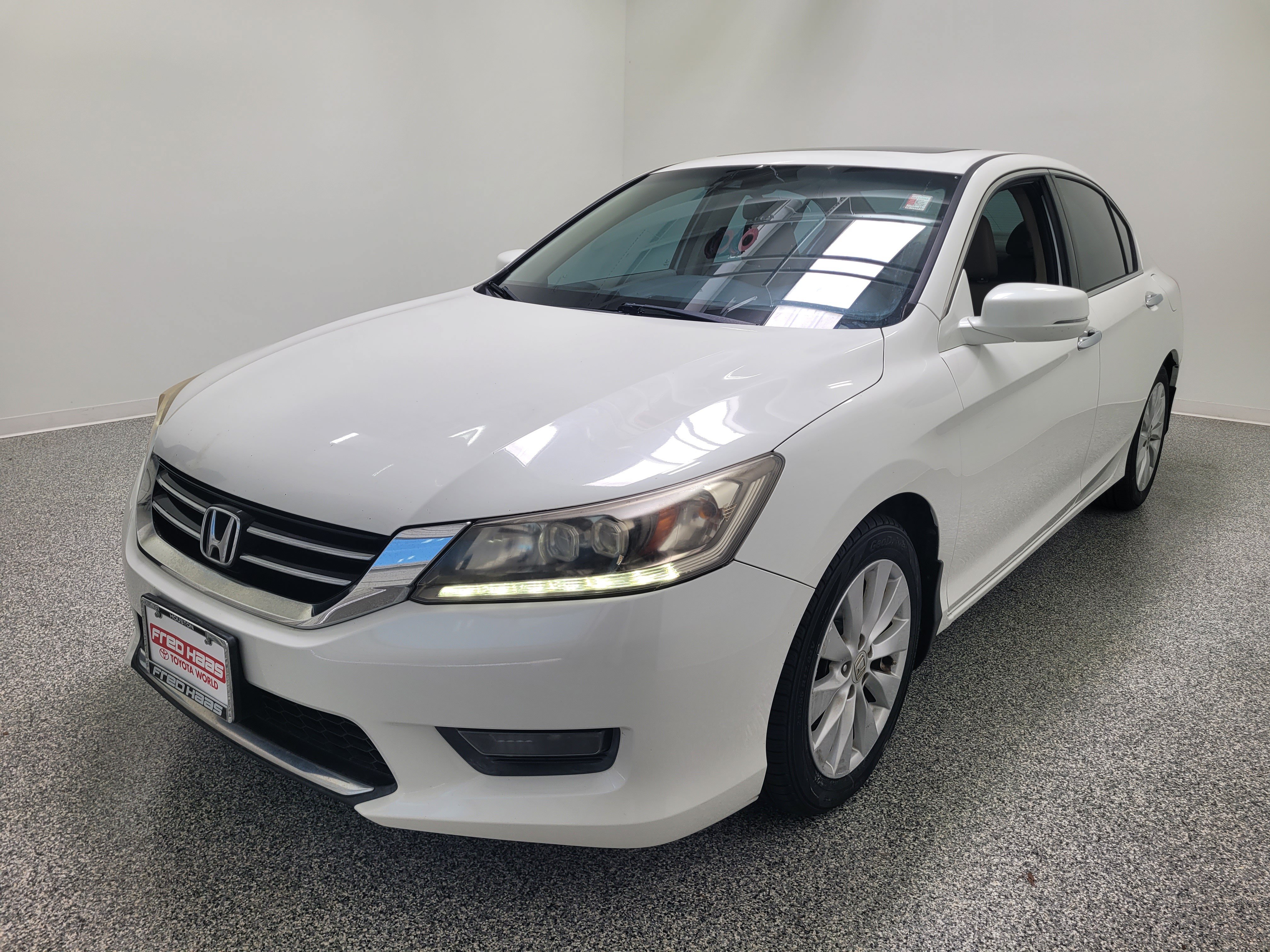 Used 2014 Honda Accord Touring image 2