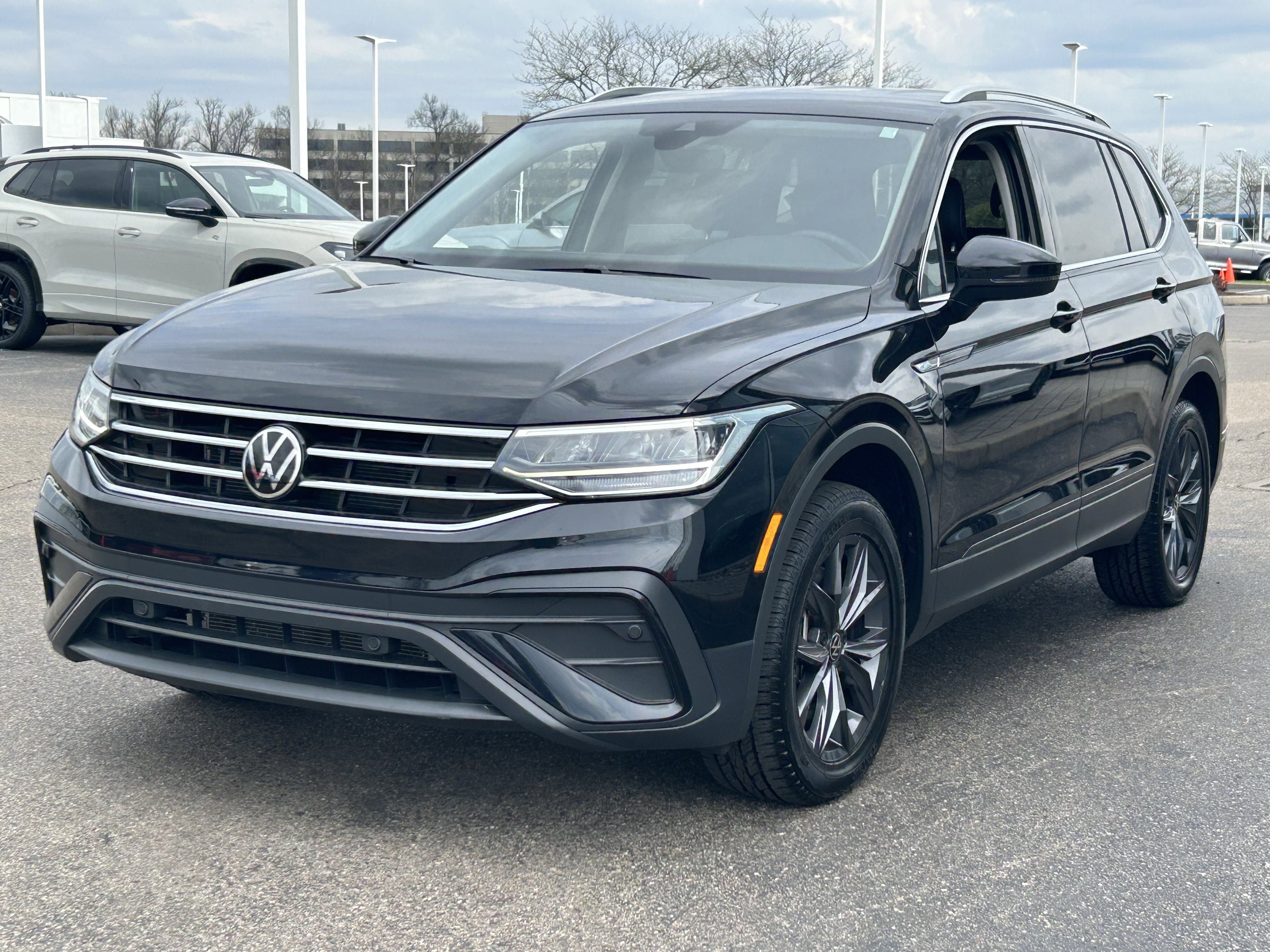 Certified 2023 Volkswagen Tiguan SE image 3