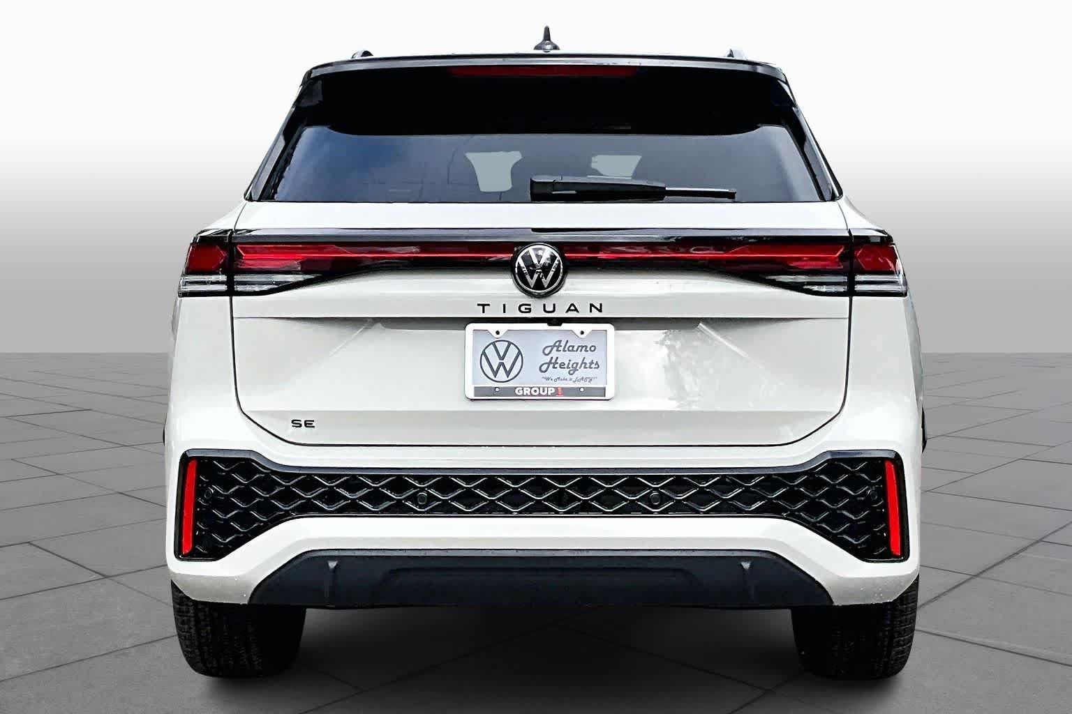 New 2026 Volkswagen Tiguan SE R-Line image 4