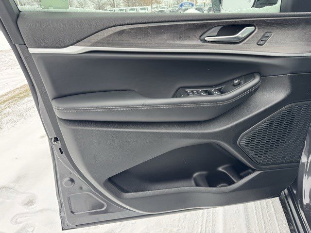 New 2025 Jeep Grand Cherokee L Limited image 8