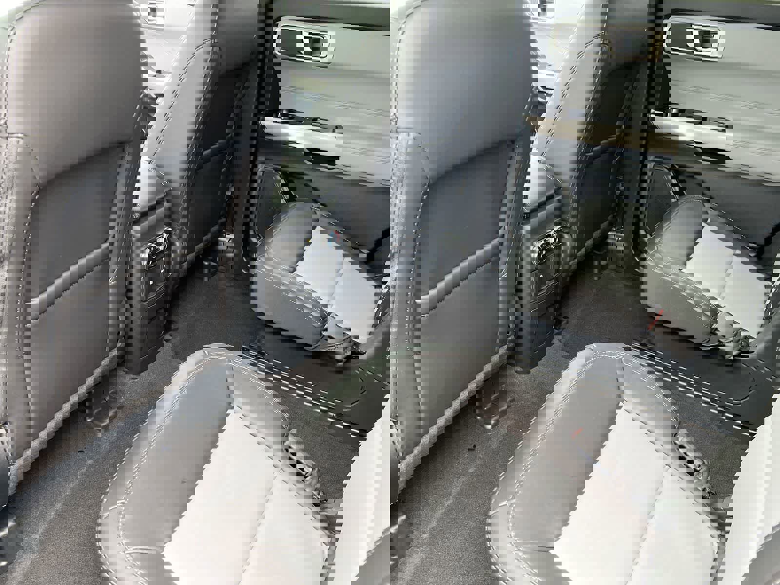 Used 2023 Ford Explorer XLT w/ Equipment Group 202A image 18